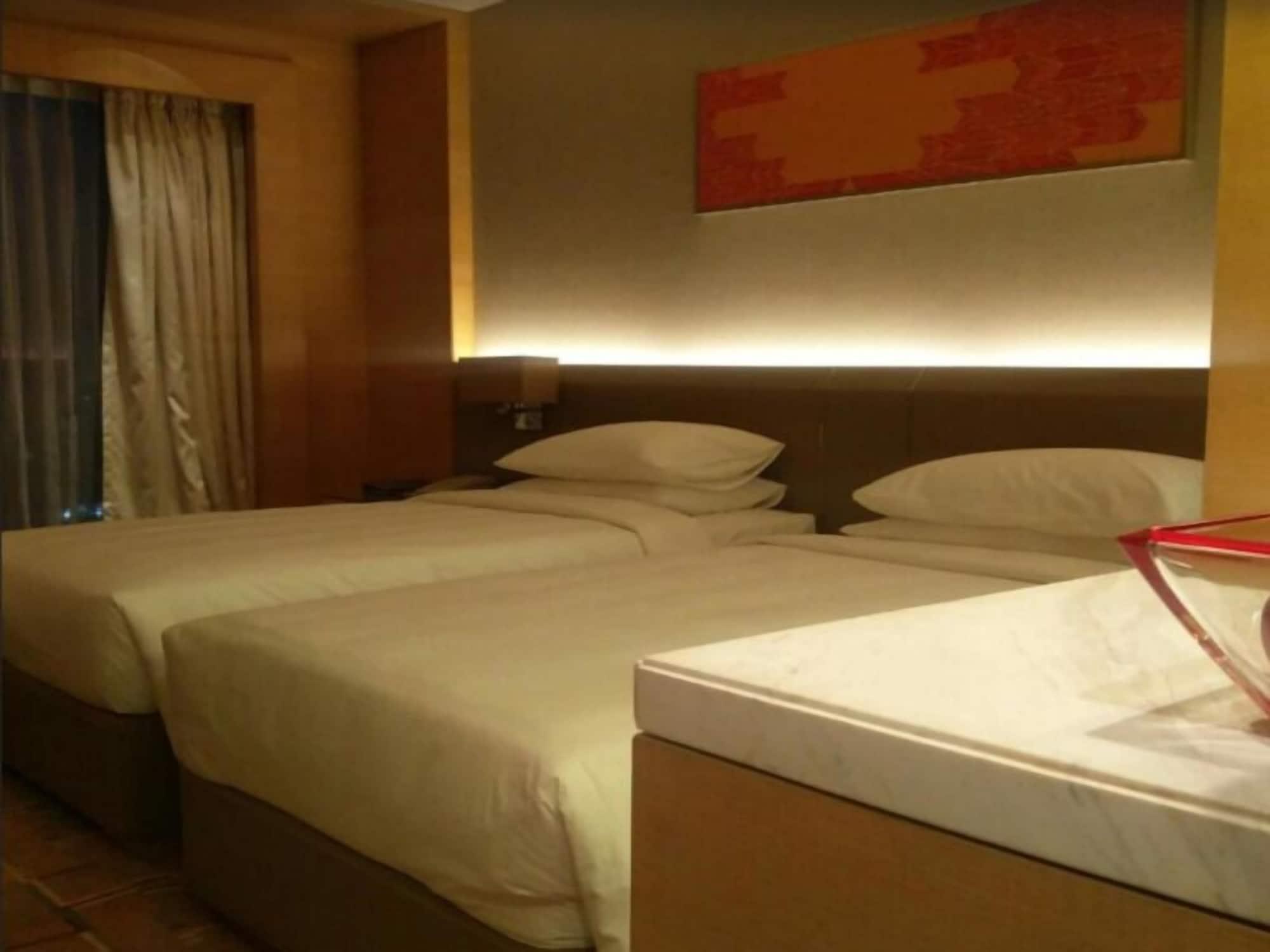 Hyatt Regency Chandīgarh Esterno foto A room at the hotel