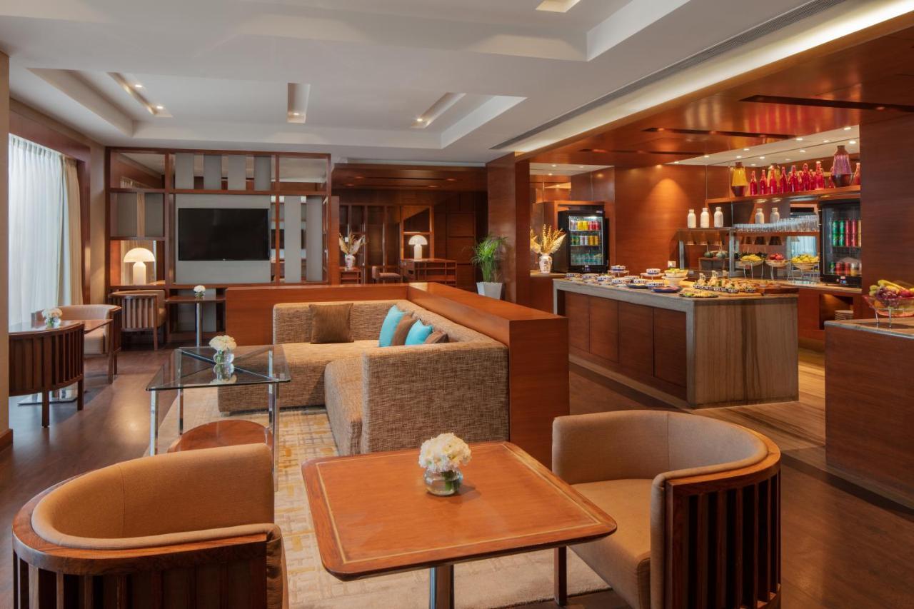 Hyatt Regency Chandīgarh Esterno foto The lounge at the airport