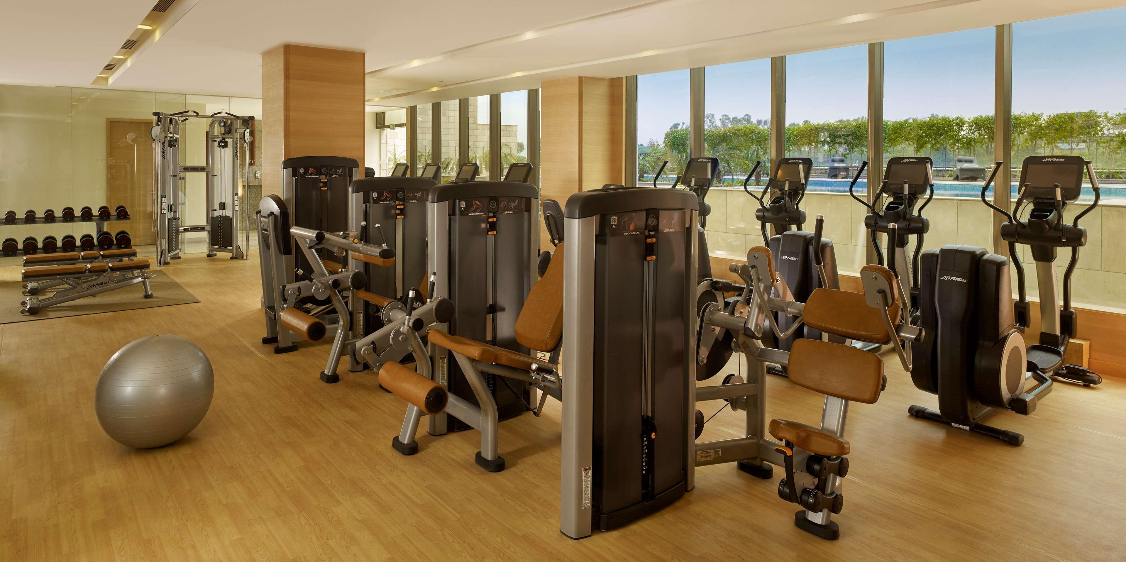 Hyatt Regency Chandīgarh Esterno foto The gym at the Westin