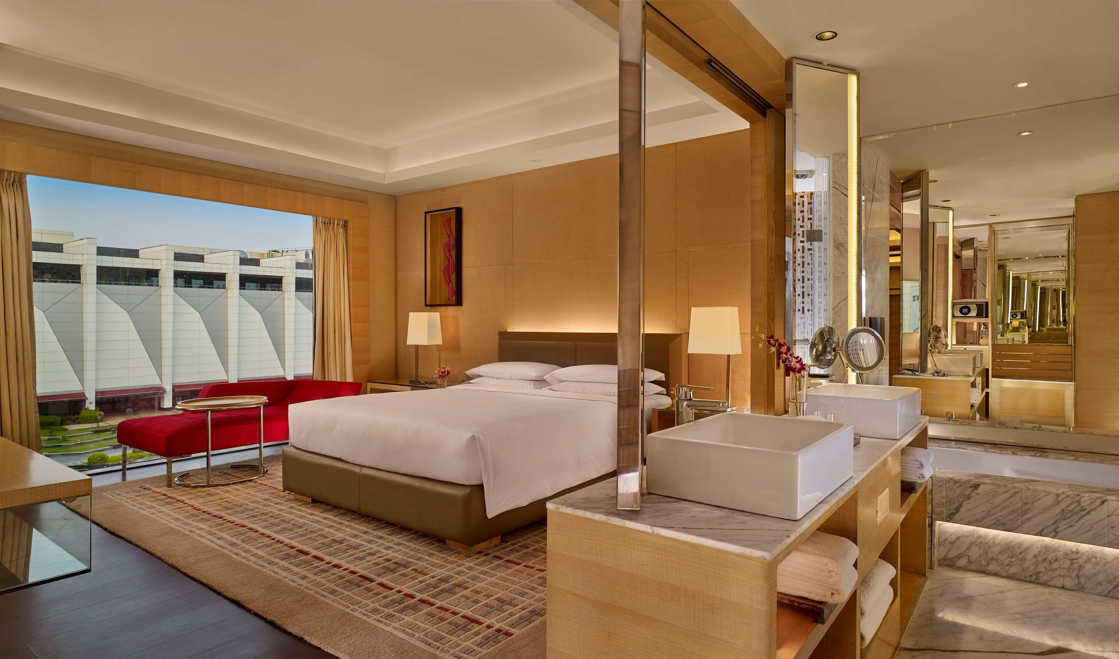 Hyatt Regency Chandīgarh Esterno foto A suite at the hotel
