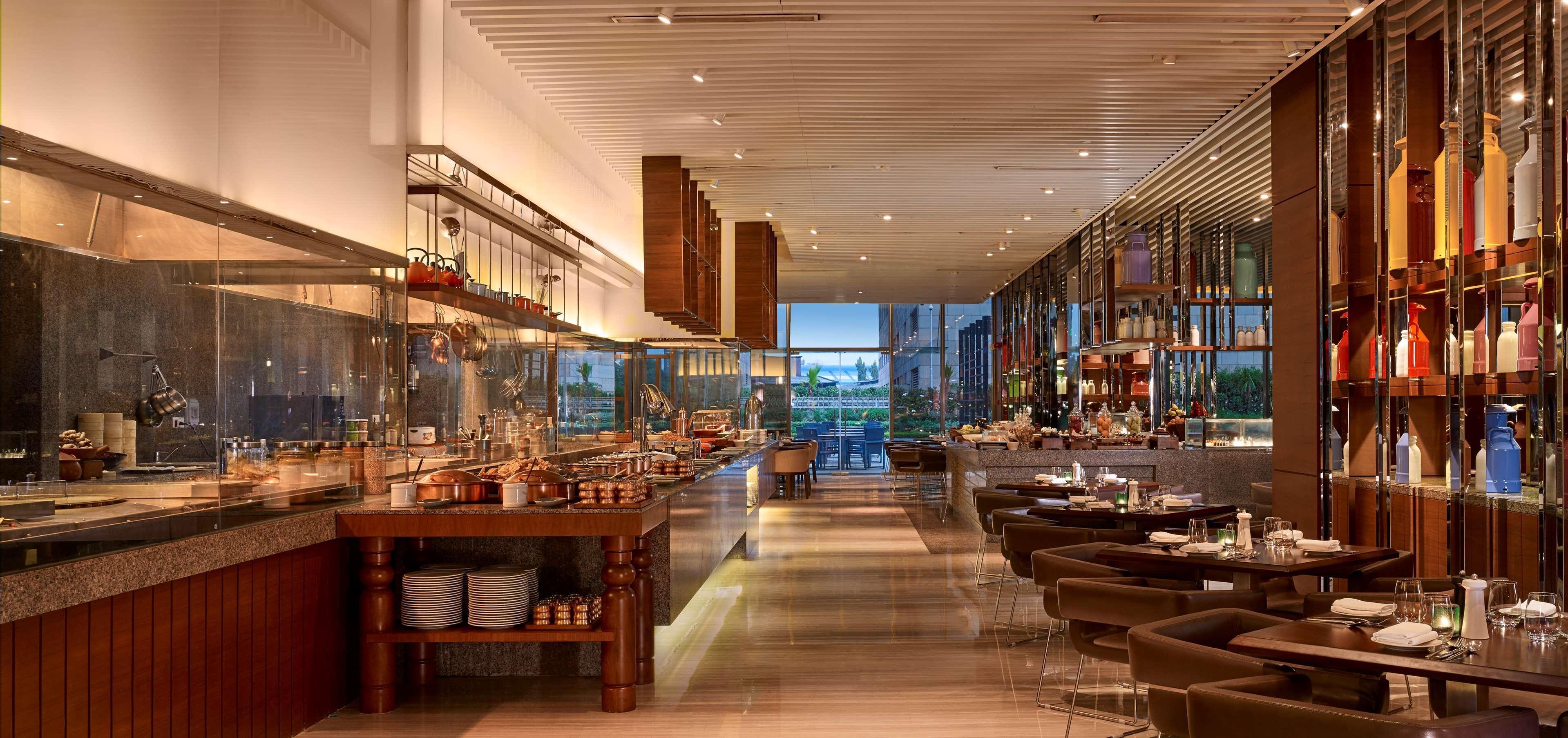 Hyatt Regency Chandīgarh Esterno foto The restaurant