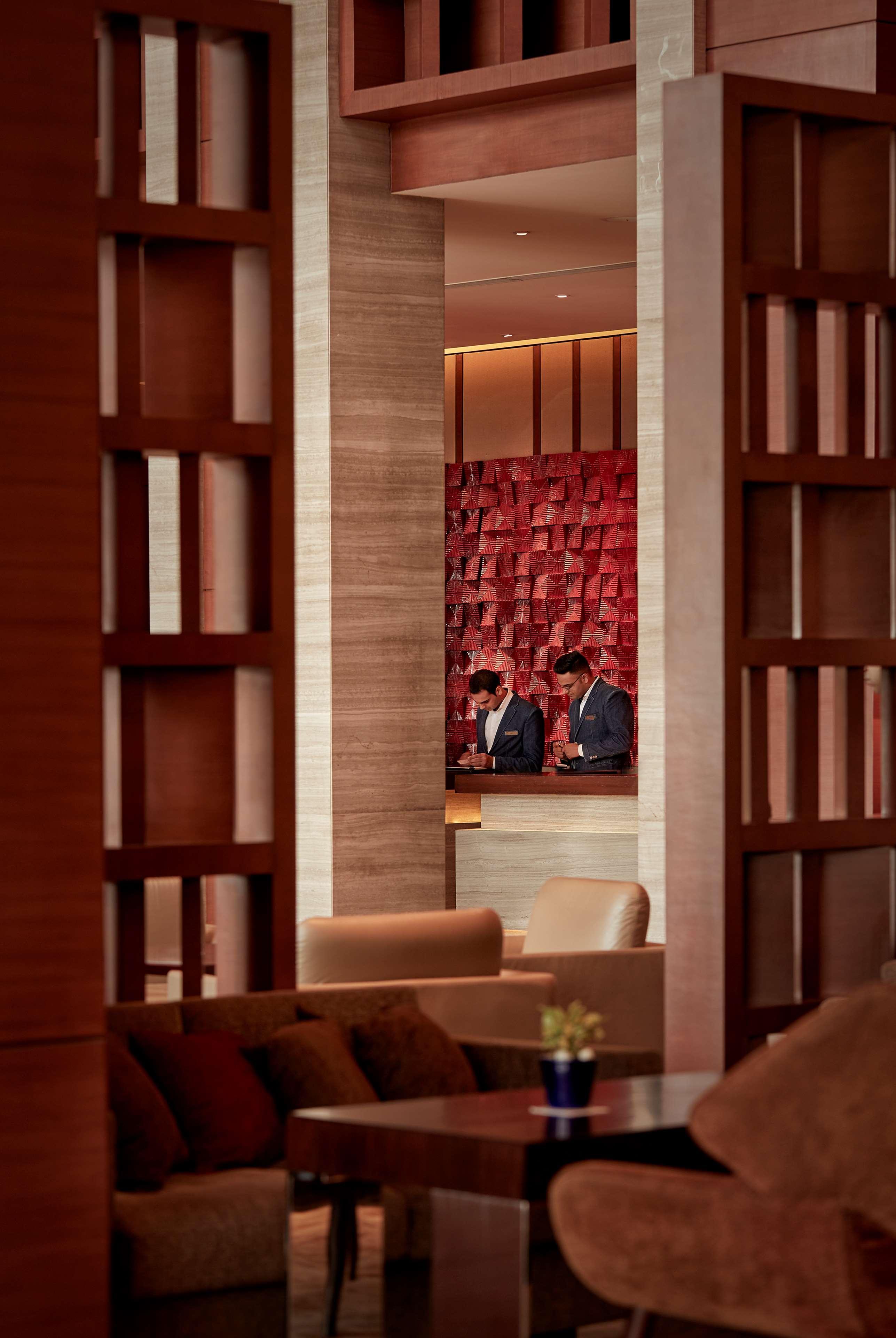 Hyatt Regency Chandīgarh Esterno foto Concierge at the Concierge Desk