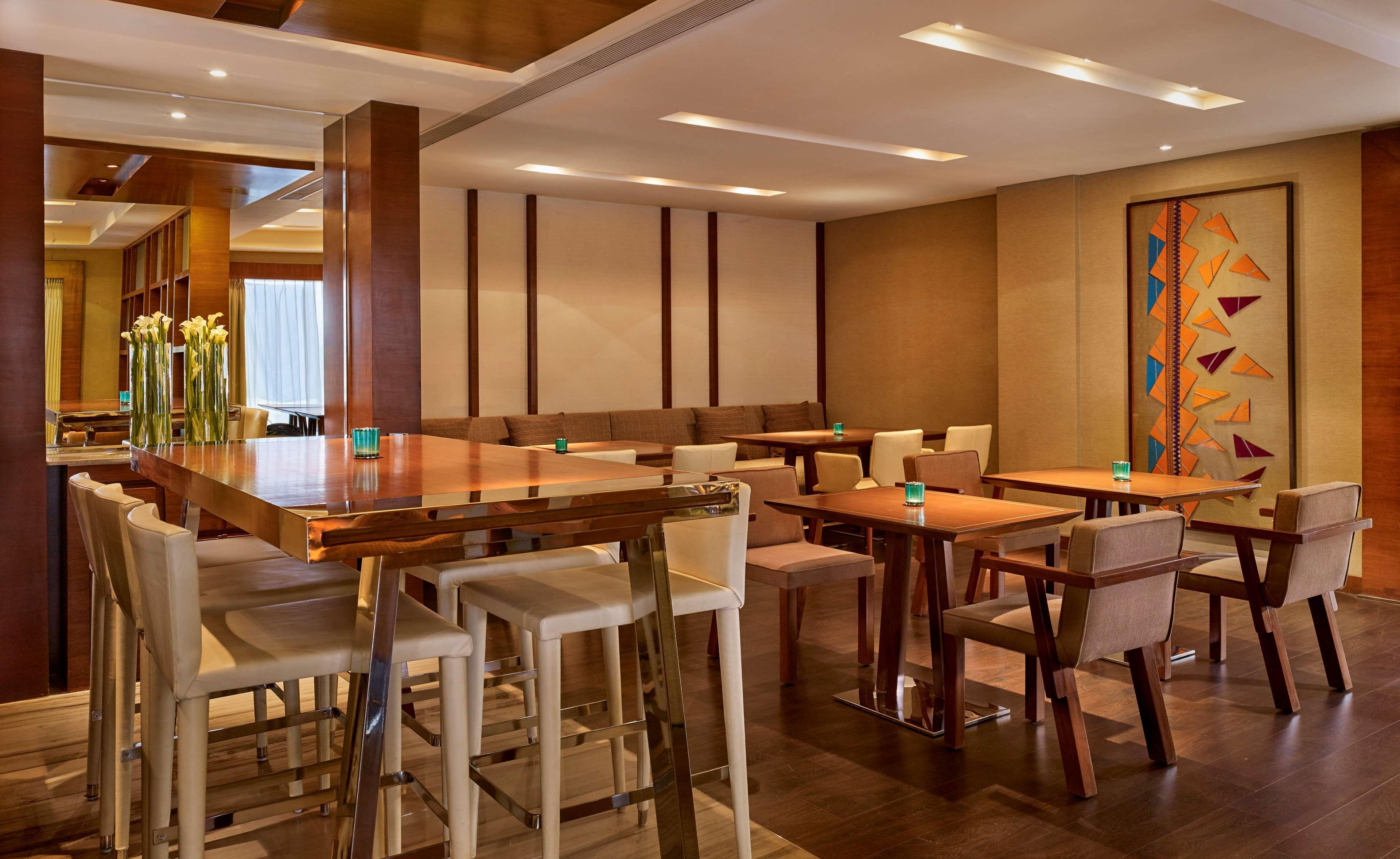 Hyatt Regency Chandīgarh Esterno foto The lounge at the airport